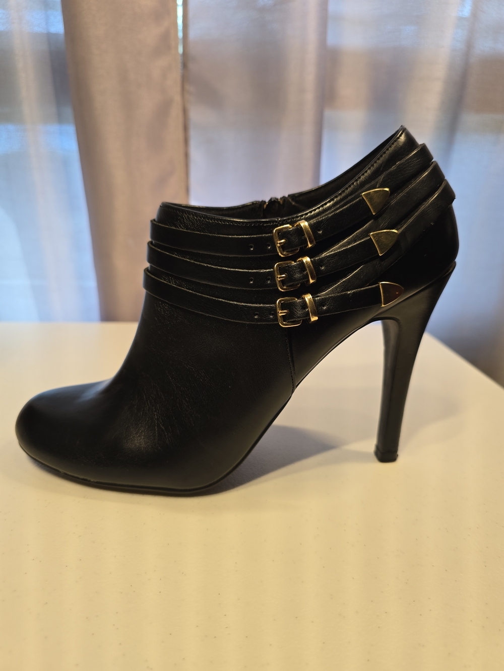 FIONI Clothing Black Triple-Strap High-Heeled Ankle Boot Size 10